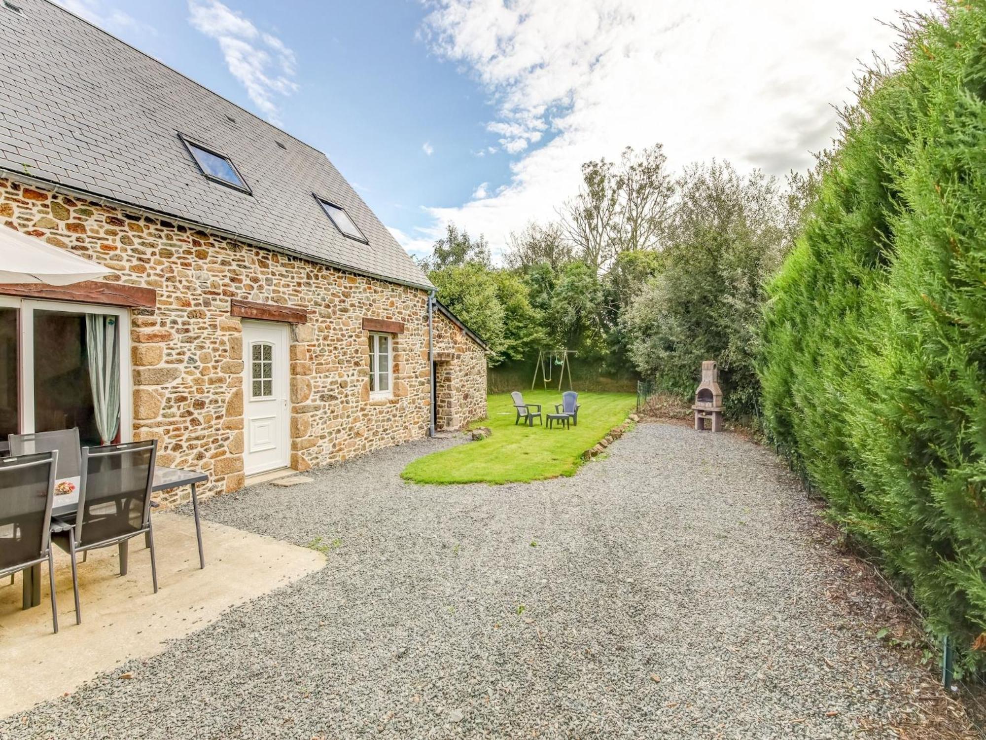 Holiday Home With Garden In Brainville Exteriör bild