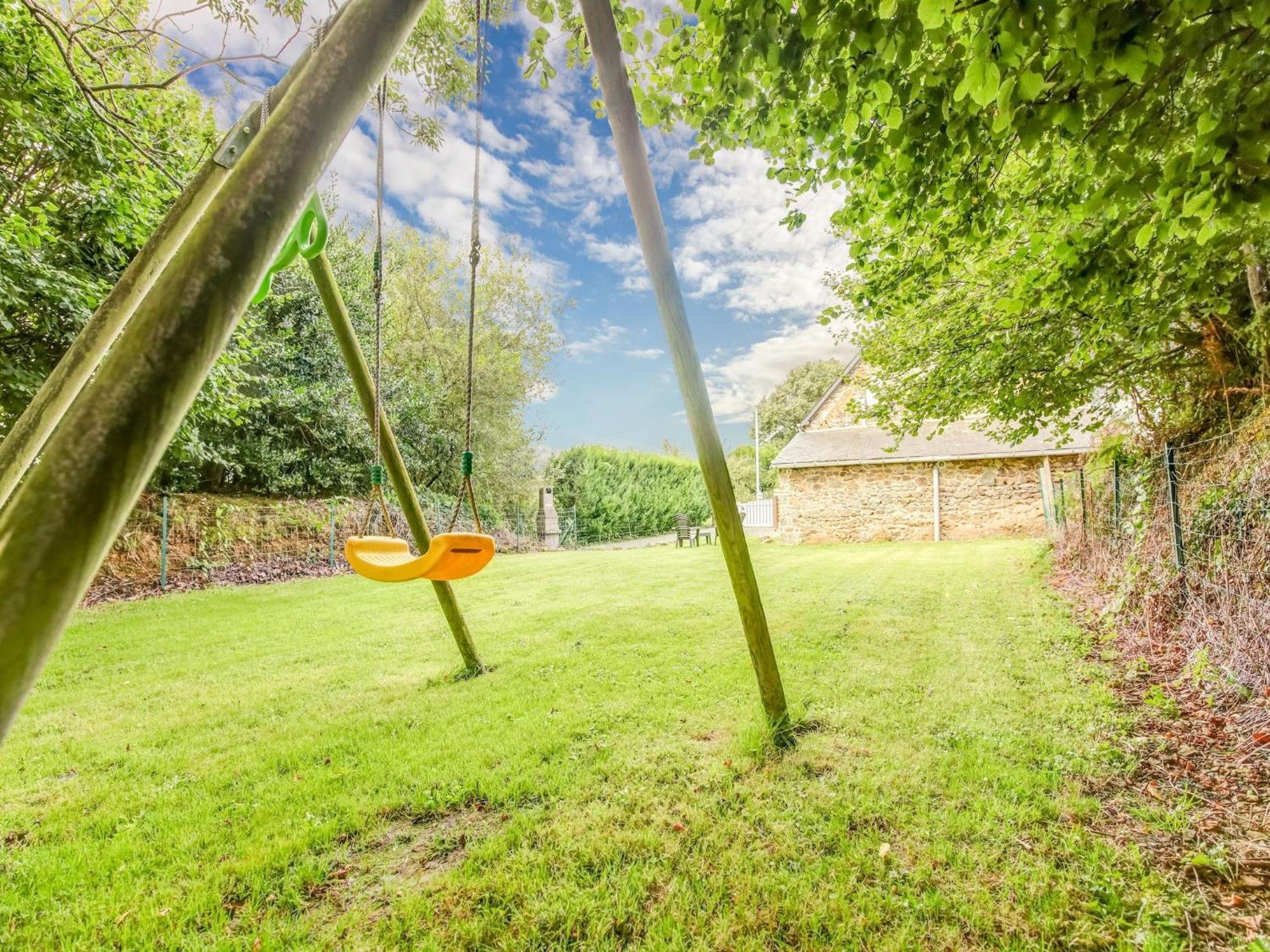 Holiday Home With Garden In Brainville Exteriör bild