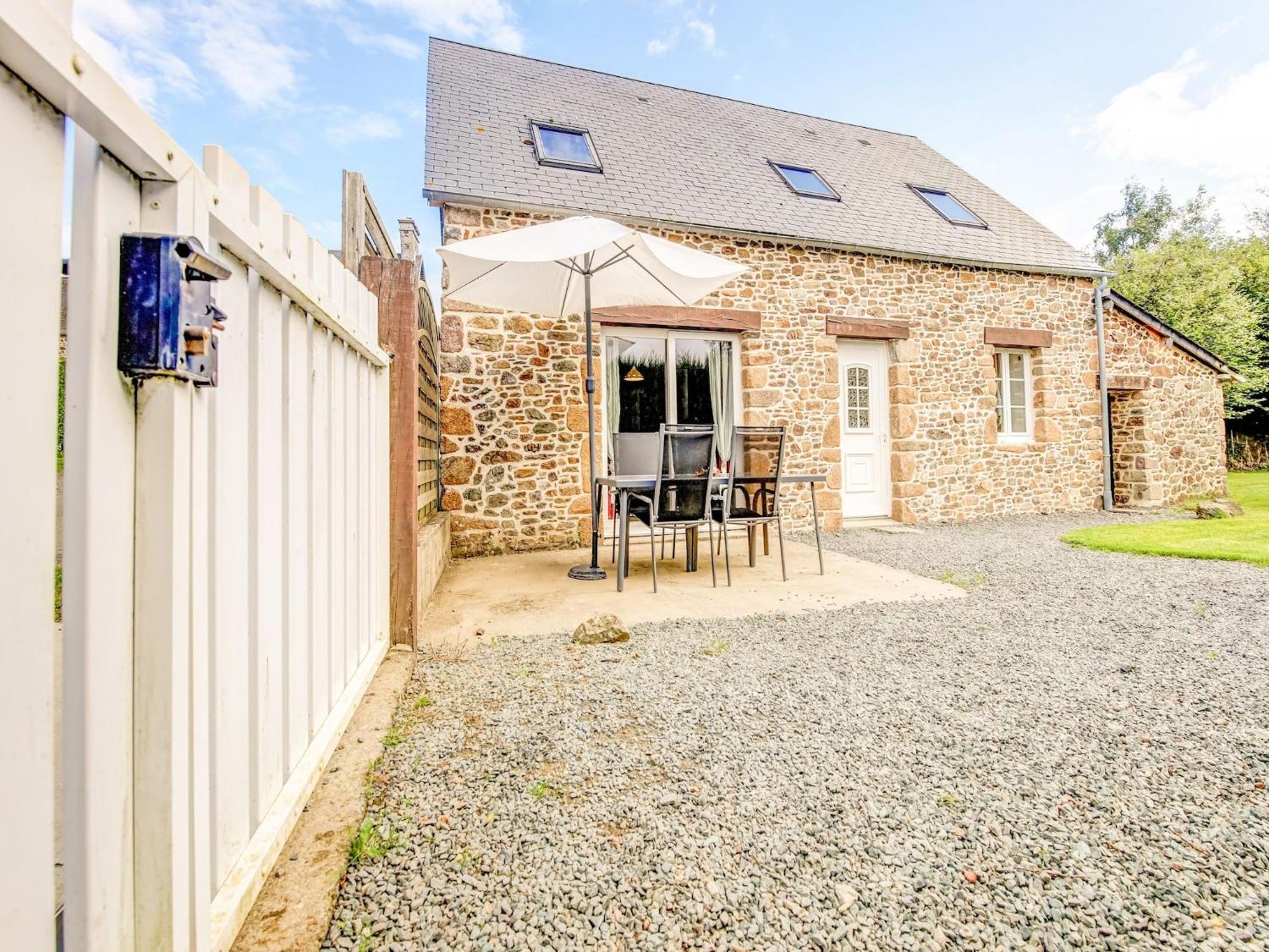 Holiday Home With Garden In Brainville Exteriör bild